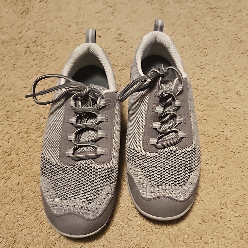 OrthoFeet Gray Lace-Up Sneakers